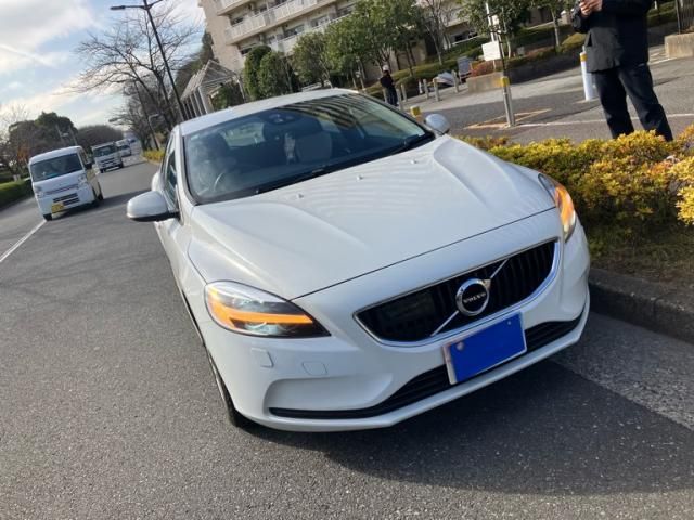 VOLVO VOLVO V40 2017