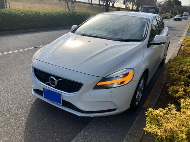 VOLVO VOLVO V40 2017