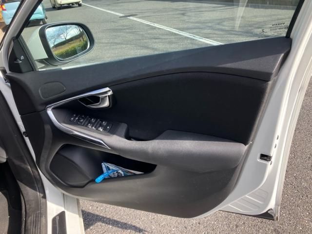 VOLVO VOLVO V40 2017