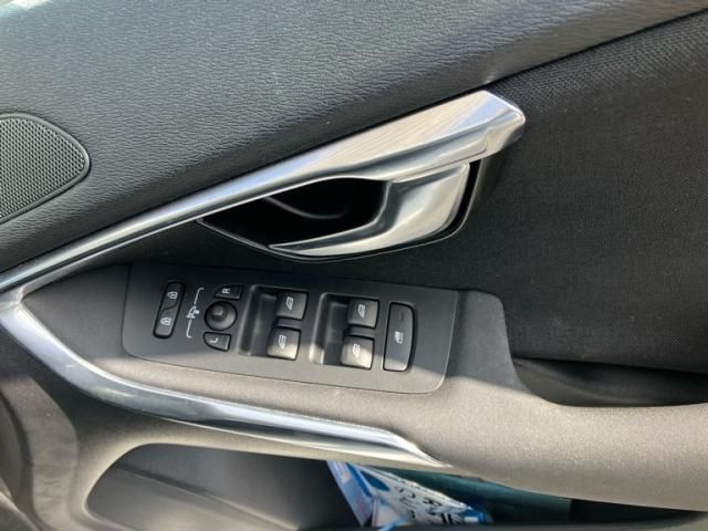 VOLVO VOLVO V40 2017