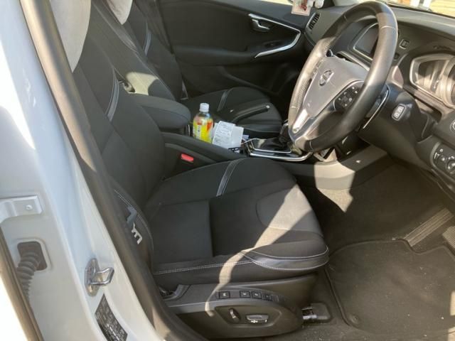 VOLVO VOLVO V40 2017