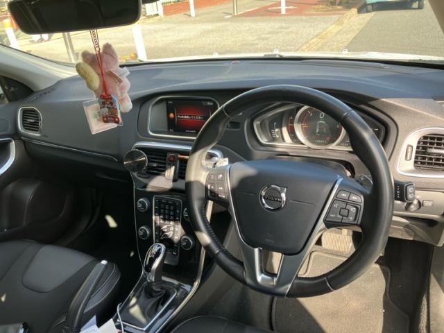 VOLVO VOLVO V40 2017