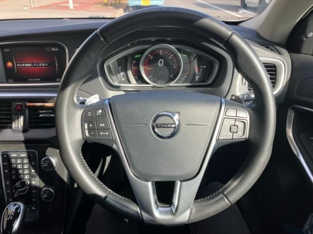 VOLVO VOLVO V40 2017