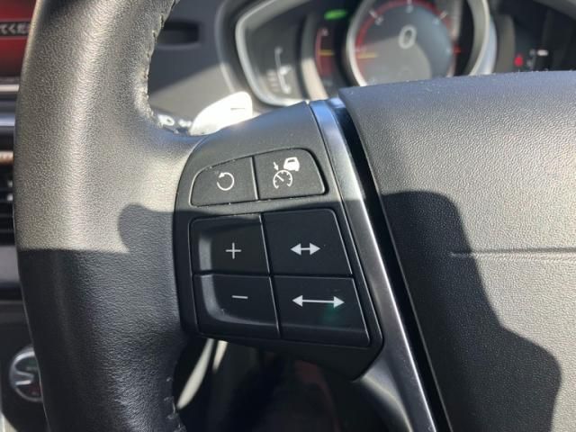 VOLVO VOLVO V40 2017