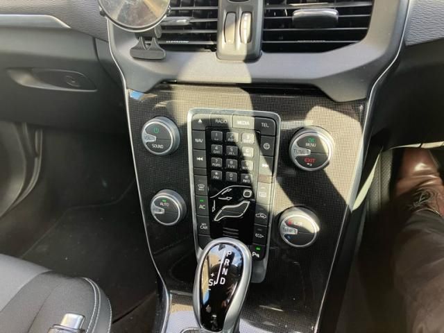 VOLVO VOLVO V40 2017