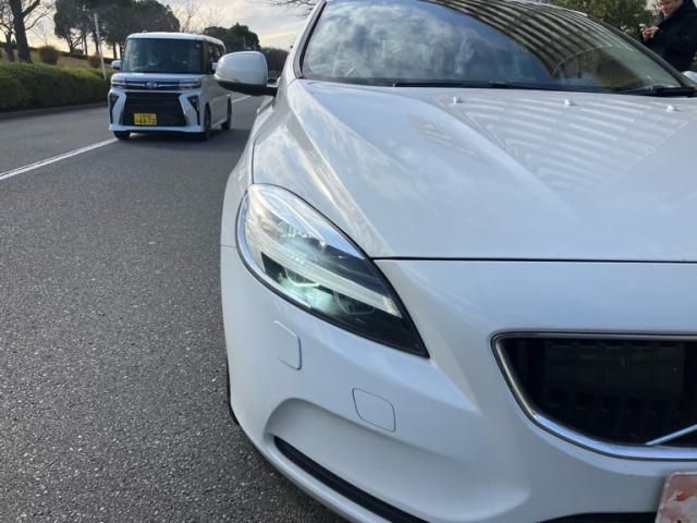 VOLVO VOLVO V40 2017