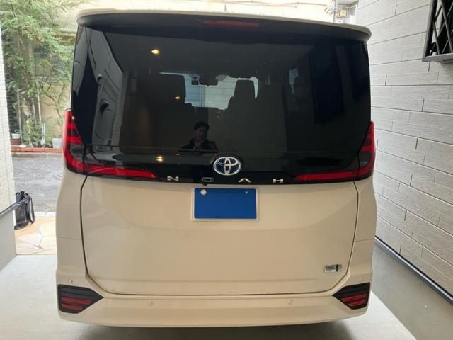TOYOTA NOAH HYBRID 2023