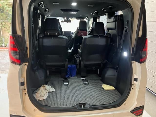 TOYOTA NOAH HYBRID 2023