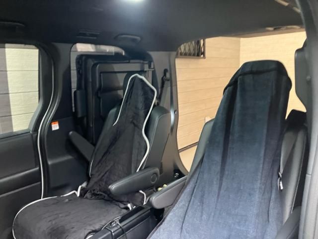 TOYOTA NOAH HYBRID 2023