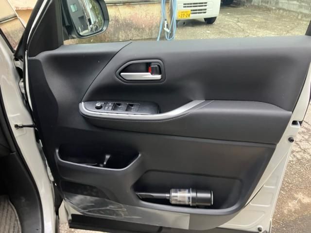 TOYOTA NOAH HYBRID 2023