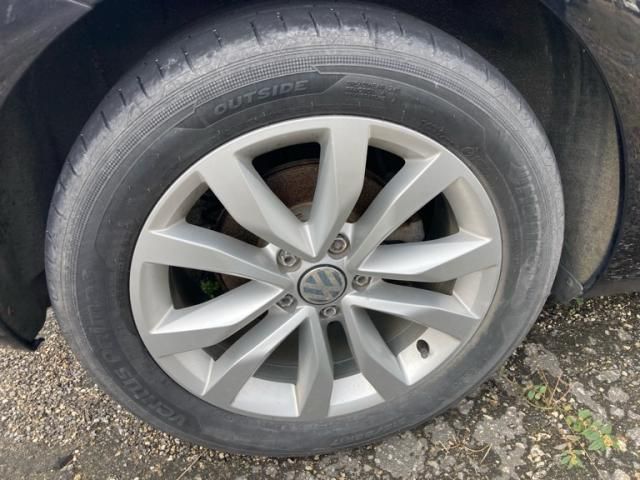 VOLKSWAGEN VOLKSWAGEN The BEETLE 2013