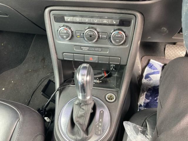 VOLKSWAGEN VOLKSWAGEN The BEETLE 2013