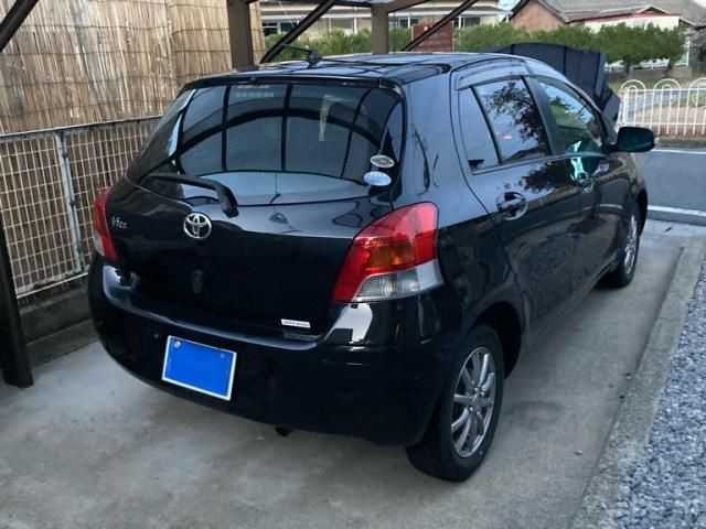 TOYOTA VITZ 2010