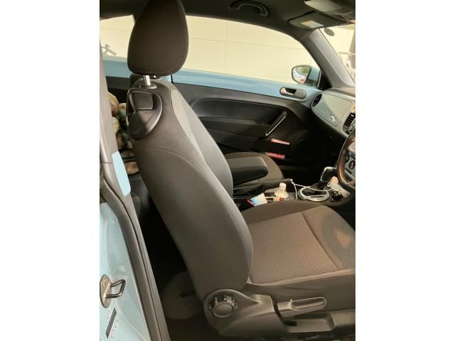 VOLKSWAGEN VOLKSWAGEN The BEETLE 2013