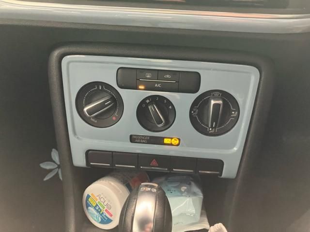 VOLKSWAGEN VOLKSWAGEN The BEETLE 2013