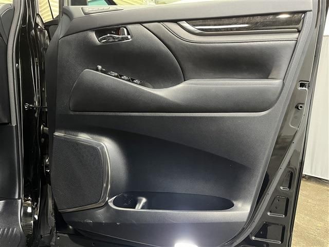 TOYOTA VELLFIRE  HYBRID 4WD 2017