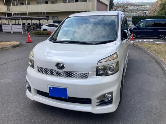 TOYOTA VOXY 2011