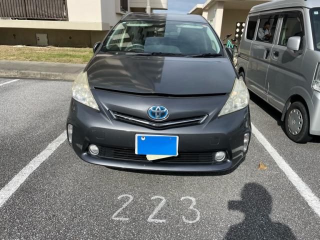 TOYOTA PRIUS Alpha 2013