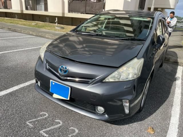 TOYOTA PRIUS Alpha 2013