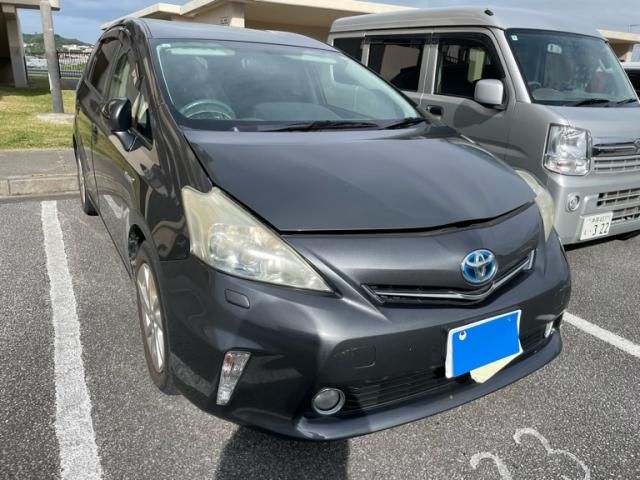TOYOTA PRIUS Alpha 2013