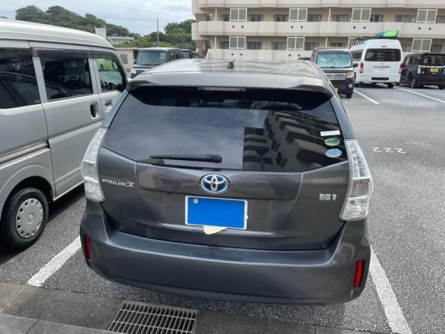 TOYOTA PRIUS Alpha 2013
