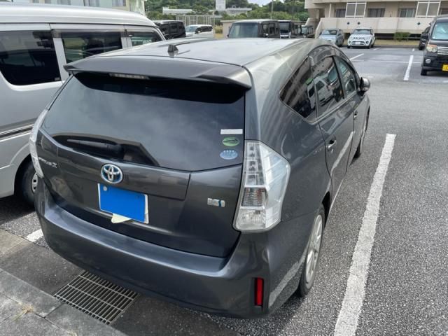 TOYOTA PRIUS Alpha 2013