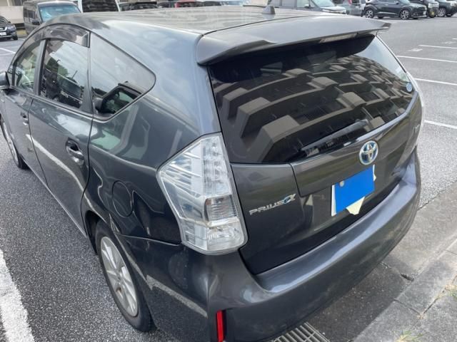 TOYOTA PRIUS Alpha 2013
