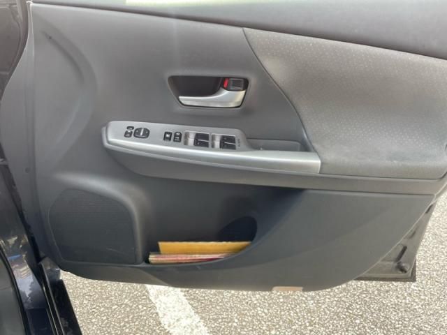 TOYOTA PRIUS Alpha 2013