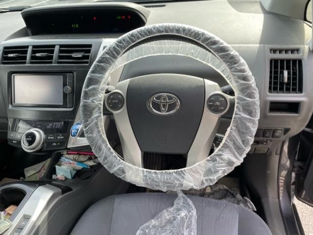 TOYOTA PRIUS Alpha 2013