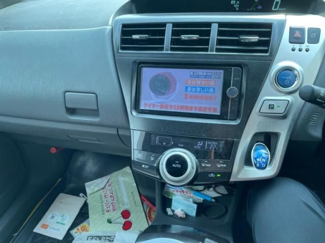 TOYOTA PRIUS Alpha 2013