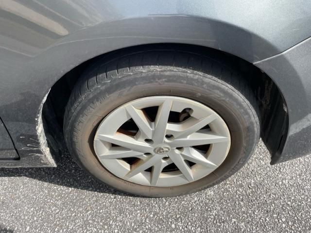 TOYOTA PRIUS Alpha 2013