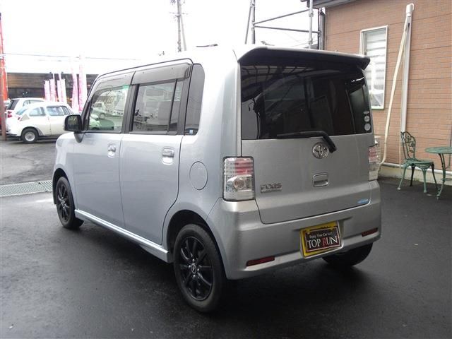 TOYOTA PIXIS SPACE CUSTOM 2011