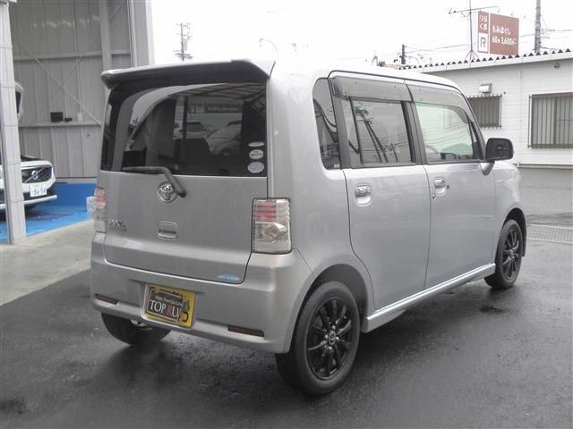 TOYOTA PIXIS SPACE CUSTOM 2011