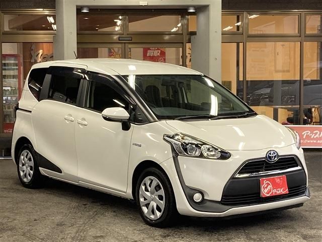 TOYOTA SIENTA HYBRID 2015