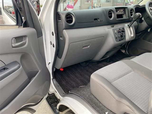 NISSAN NV350 CARAVAN 2018