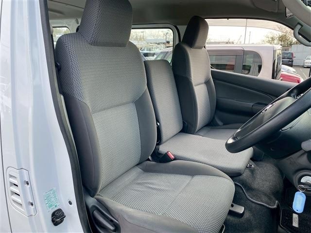 NISSAN NV350 CARAVAN 2018