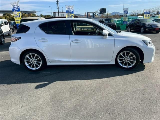 TOYOTA LEXUS CT200h 2011
