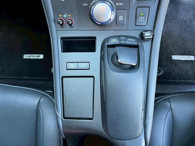 TOYOTA LEXUS CT200h 2011