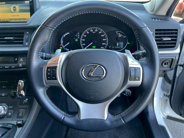 TOYOTA LEXUS CT200h 2011