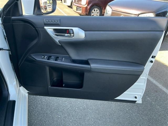 TOYOTA LEXUS CT200h 2011