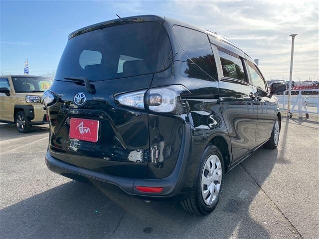 TOYOTA SIENTA 2017