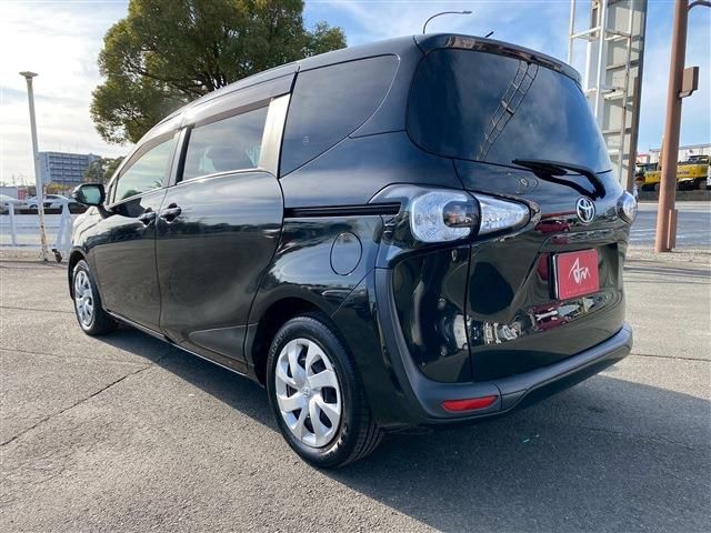 TOYOTA SIENTA 2017