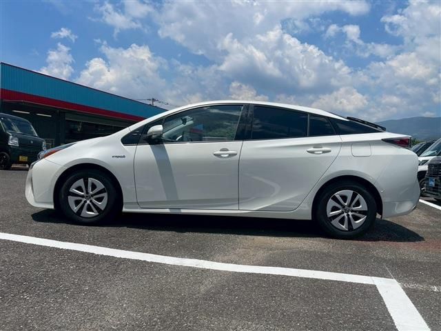 TOYOTA PRIUS 2016