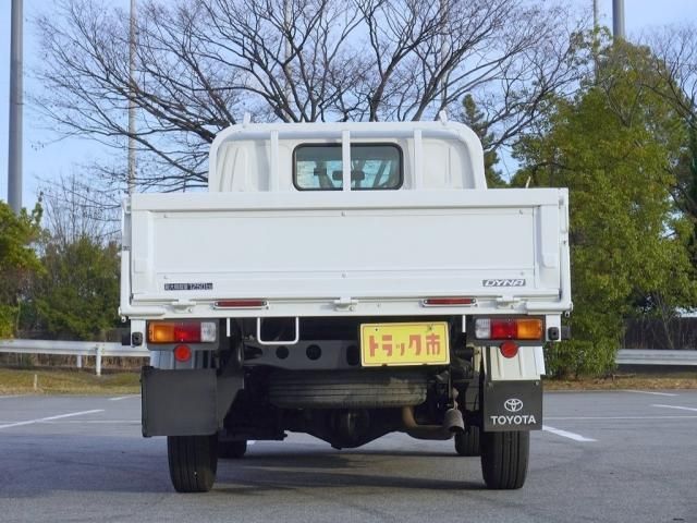 TOYOTA DYNA 2017