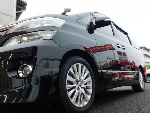 TOYOTA VELLFIRE 2013