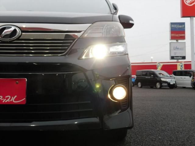 TOYOTA VELLFIRE 2013