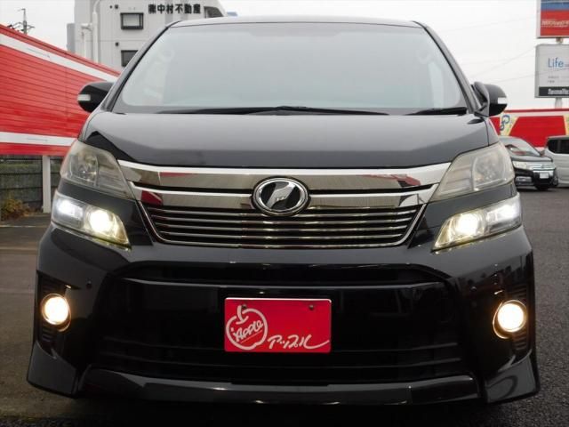 TOYOTA VELLFIRE 2013