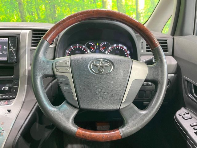 TOYOTA VELLFIRE 2010