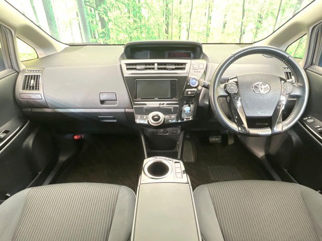 TOYOTA PRIUS Alpha 2017