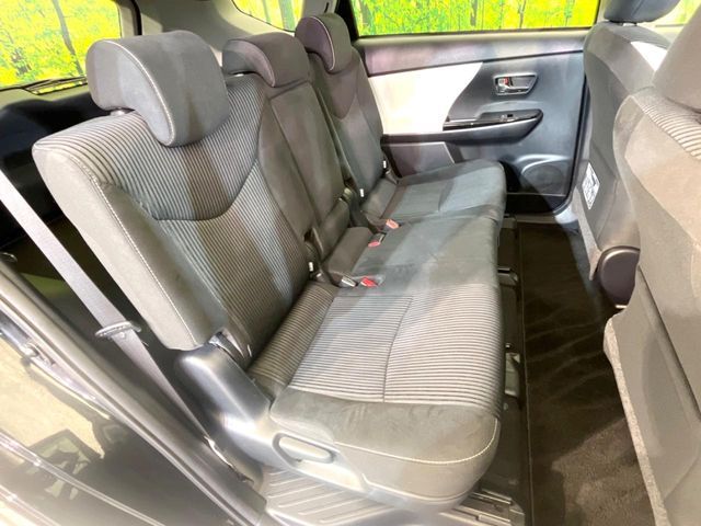 TOYOTA PRIUS Alpha 2017